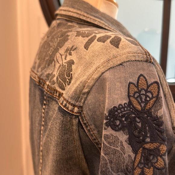 Desigual Denim Embroidered Embellishment jacket. Size 38 - Picture 5 of 9
